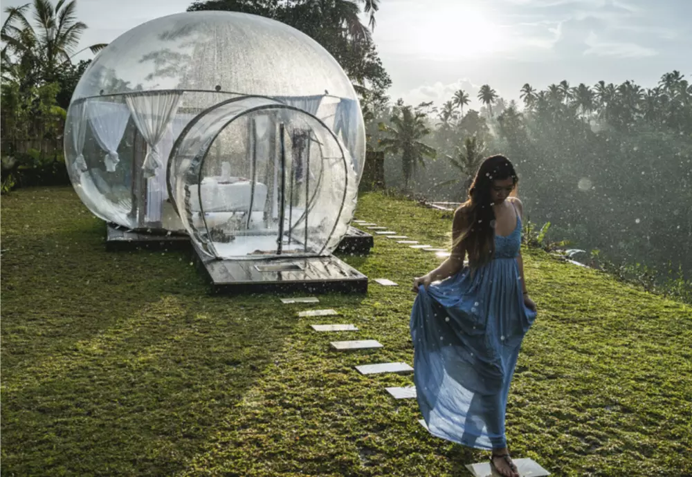 clear outdoor bubble tent